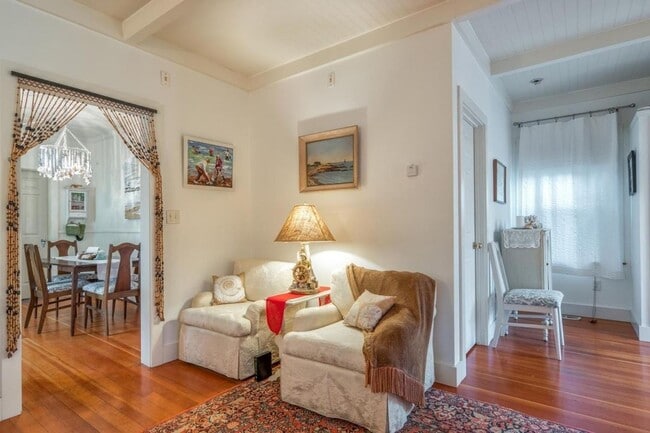 Building Photo - Adorable Furnished Seaside Cottage