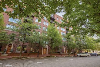Building Photo - 250 Daniel Burnham Square