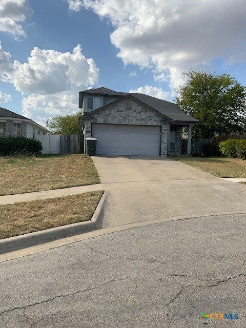 Foto principal - 1205 Saddle Dr