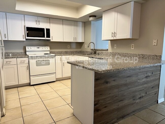 Photo - 801 Del Prado Dr House