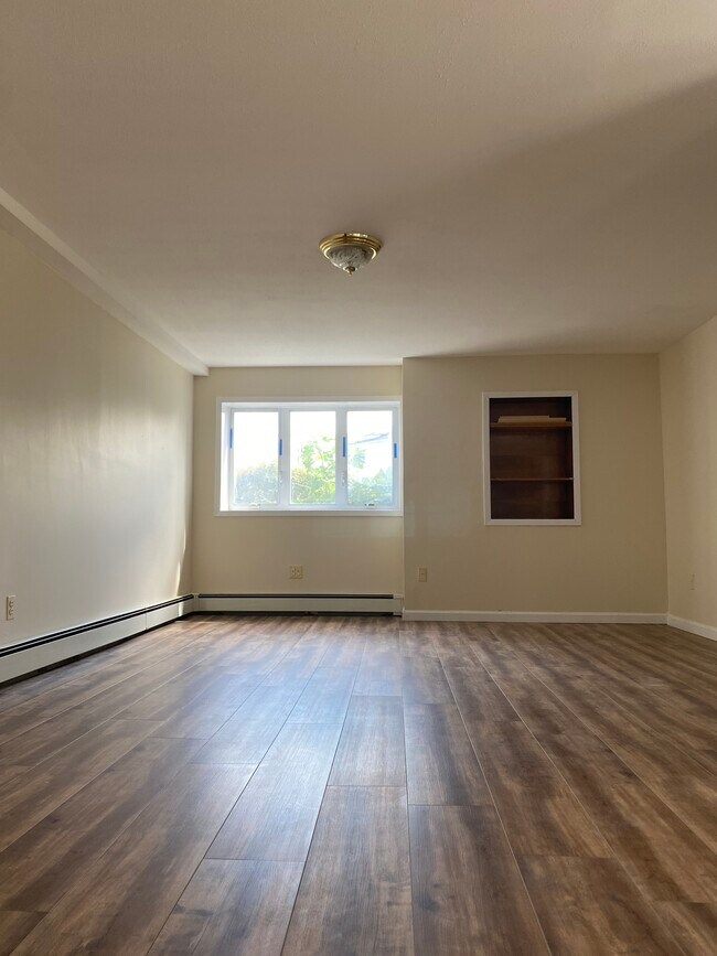 Foto del edificio - 484 Long Beach Rd