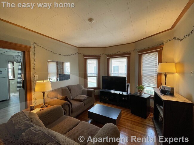 Building Photo - Somerville/Davis Square 2 Bedroom 1 Bath -...