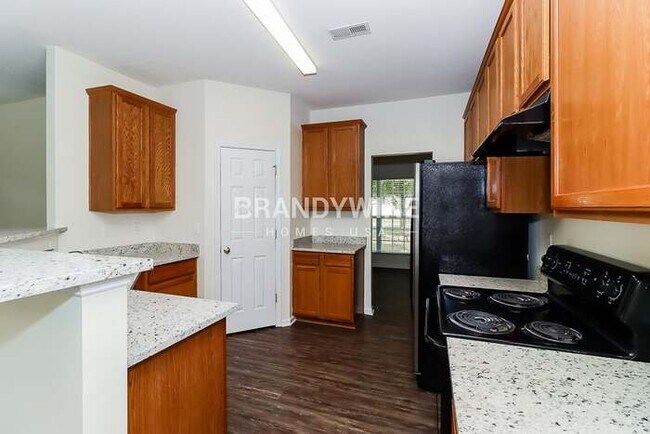 Building Photo - 1 MONTH OF FREE RENT SAVINGS! Experience M...