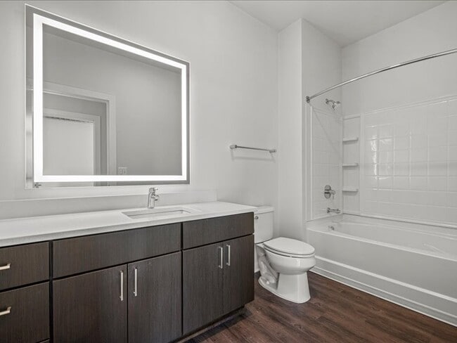 Guest Washroom with tub - Vantage on the Park