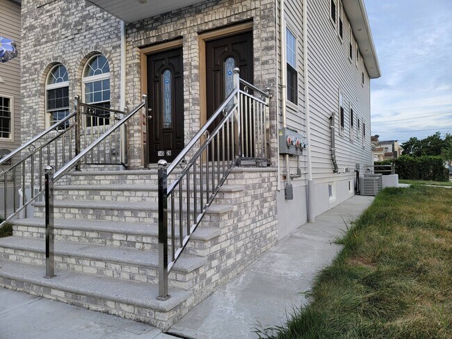 Foto del edificio - 145-28 123rd Ave
