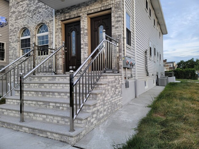 Building Photo - 145-28 123rd Ave