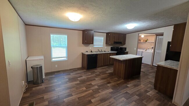 Building Photo - 253 Gibbs Rd