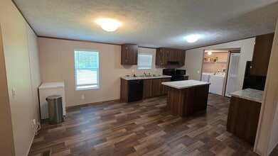 Building Photo - 253 Gibbs Rd
