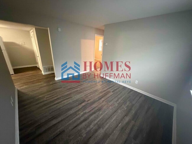 Foto del edificio - 2 Bedroom Apartment | Downstairs | Laundry Facility | Move In Special