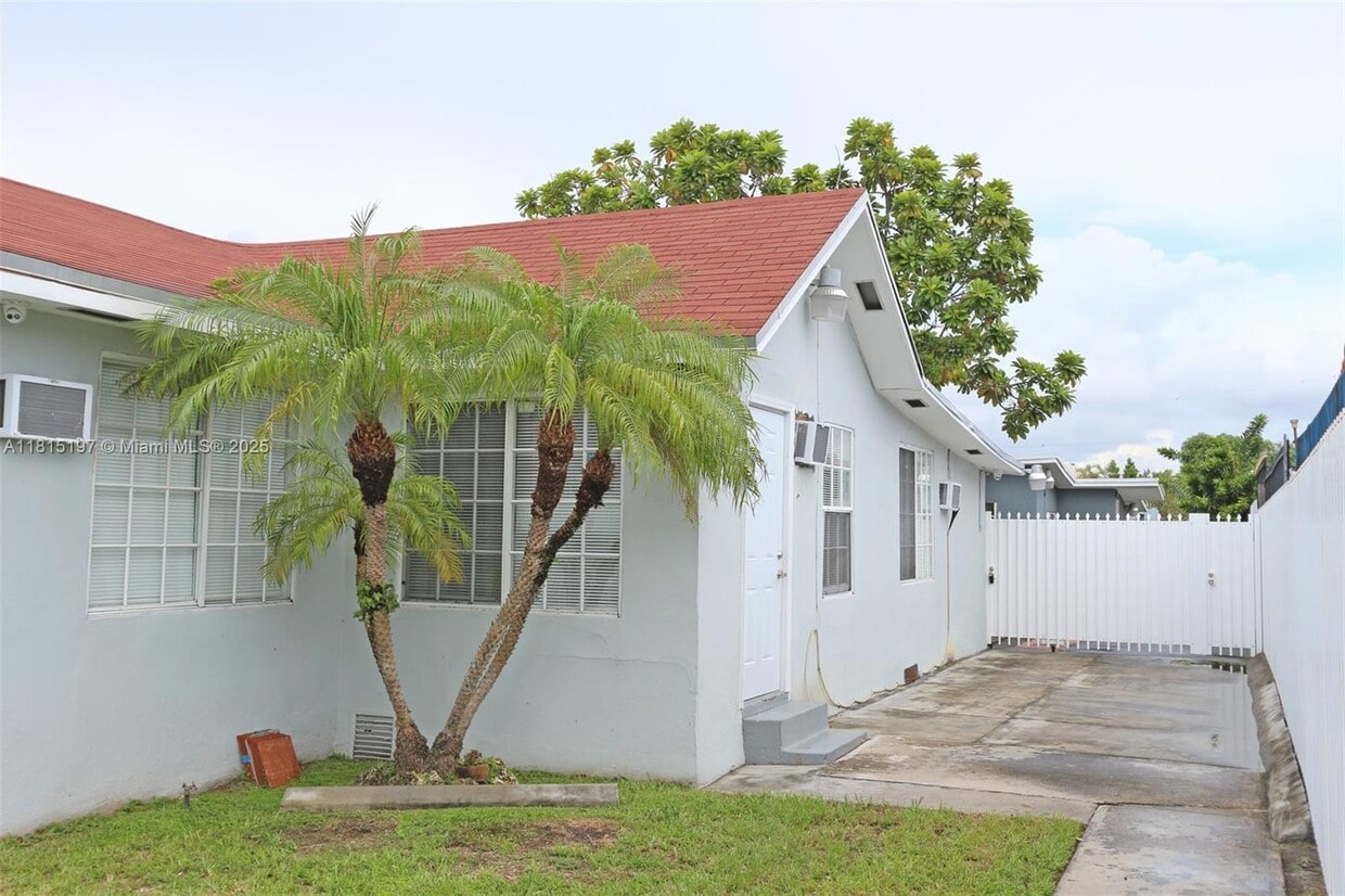 Primary Photo - 2385 SW 15th St