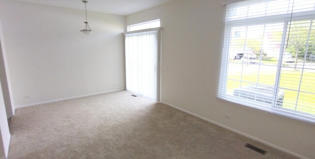 Building Photo - 925 Mesa Dr