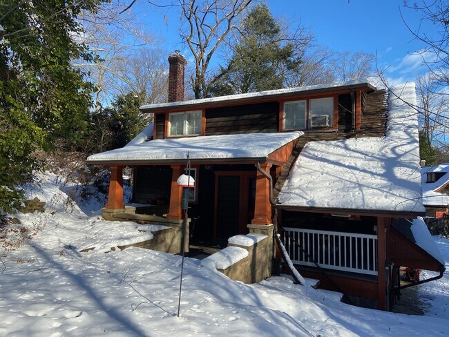 Foto del edificio - 327 Valley Brook Rd
