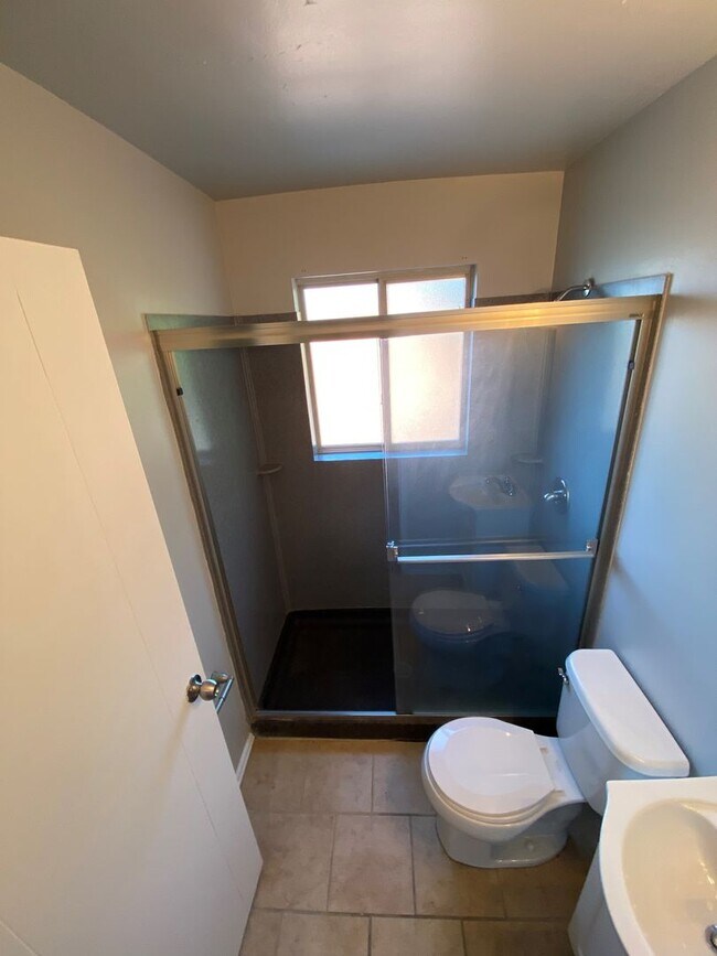 Foto del edificio - 558 Lowell Ave