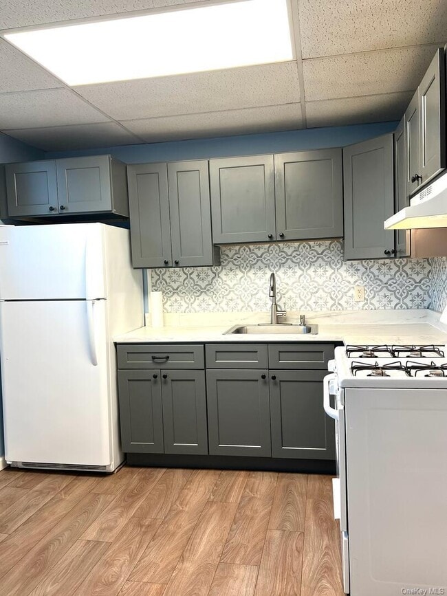 Building Photo - 39 Chapman Pl