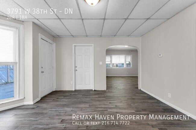 Foto del edificio - 3791 W 38th DN, Cleveland- Spacious 2 bedr...