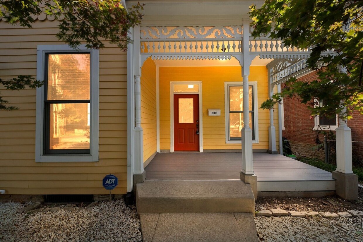 Foto principal - 2 Bed 2 Bath Single Family Home in Lexington