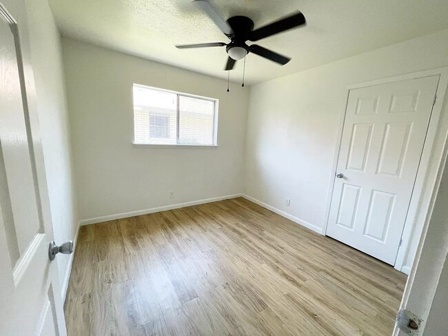 Foto del edificio - 1400 Christy Ave
