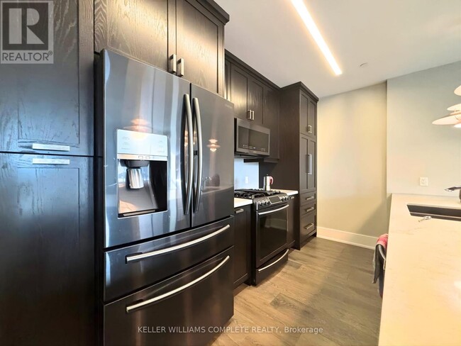 Building Photo - 181 James St N