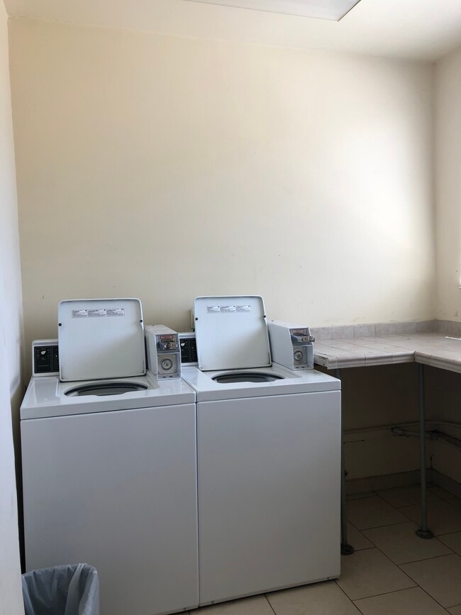 Laundry Room - 1510 S Barrington Ave