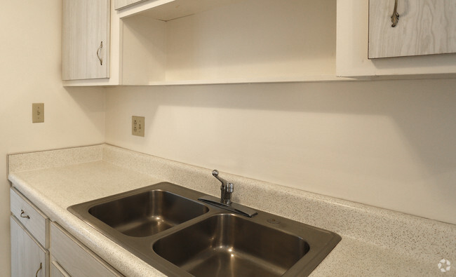 Kitchen - Quail Hollow and Sherwood Knoll Apartments