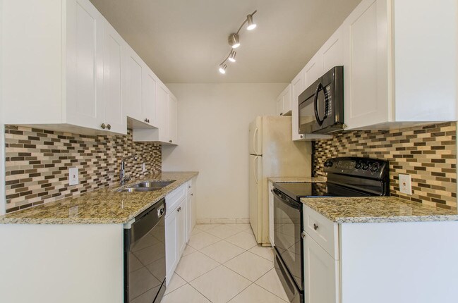 Building Photo - 1063  Guildford D