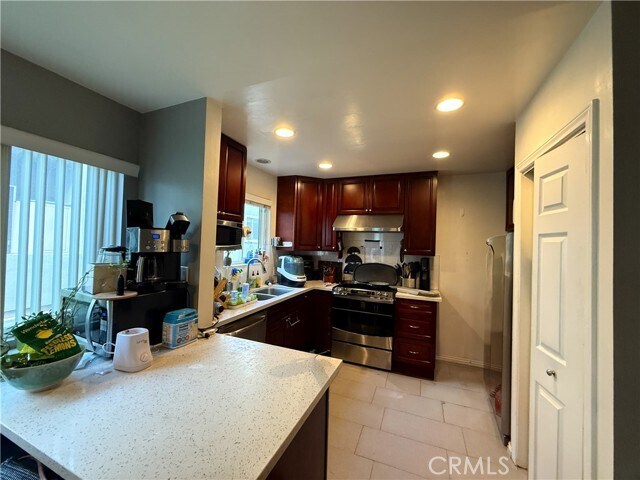 Foto del edificio - 10614 Eastborne Ave