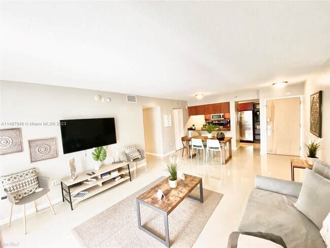 Building Photo - 3 br, 2 bath House - 1200 Brickell Bay Dr ...