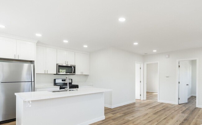 Foto del edificio - Welcome to your beautifully renovated single level home in the heart of Oceanside!