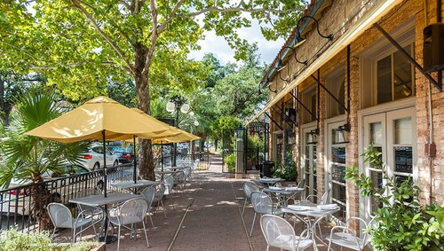 Foto del edificio - 4 Chelsea Blvd