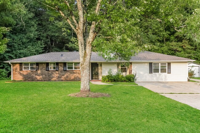 Building Photo - 3572 York Dr