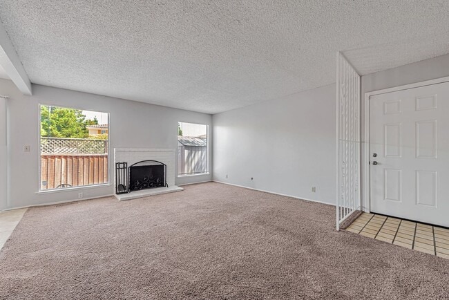 Building Photo - Vasona Court 625-627