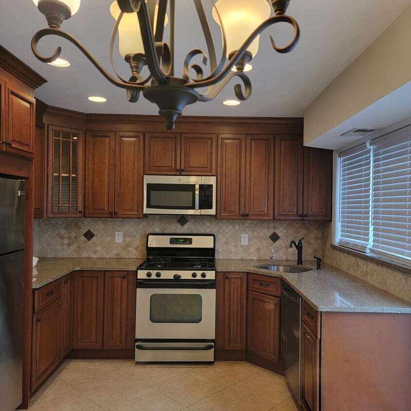 31 Princeton Ln Unit 1, Staten Island, NY 10312 Condo for Rent in Staten Island, NY