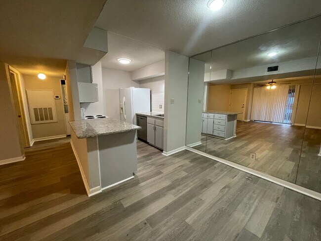 Foto del edificio - AUGUST MOVE IN - 2 Bedroom 2 Bathroom on t...