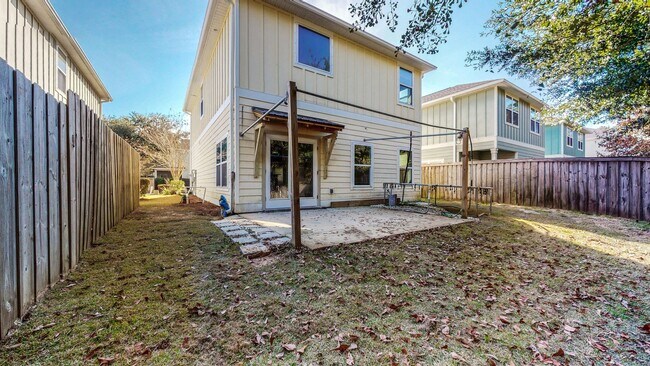 Building Photo - Beautiful 3 bed 3 bath home located in the...