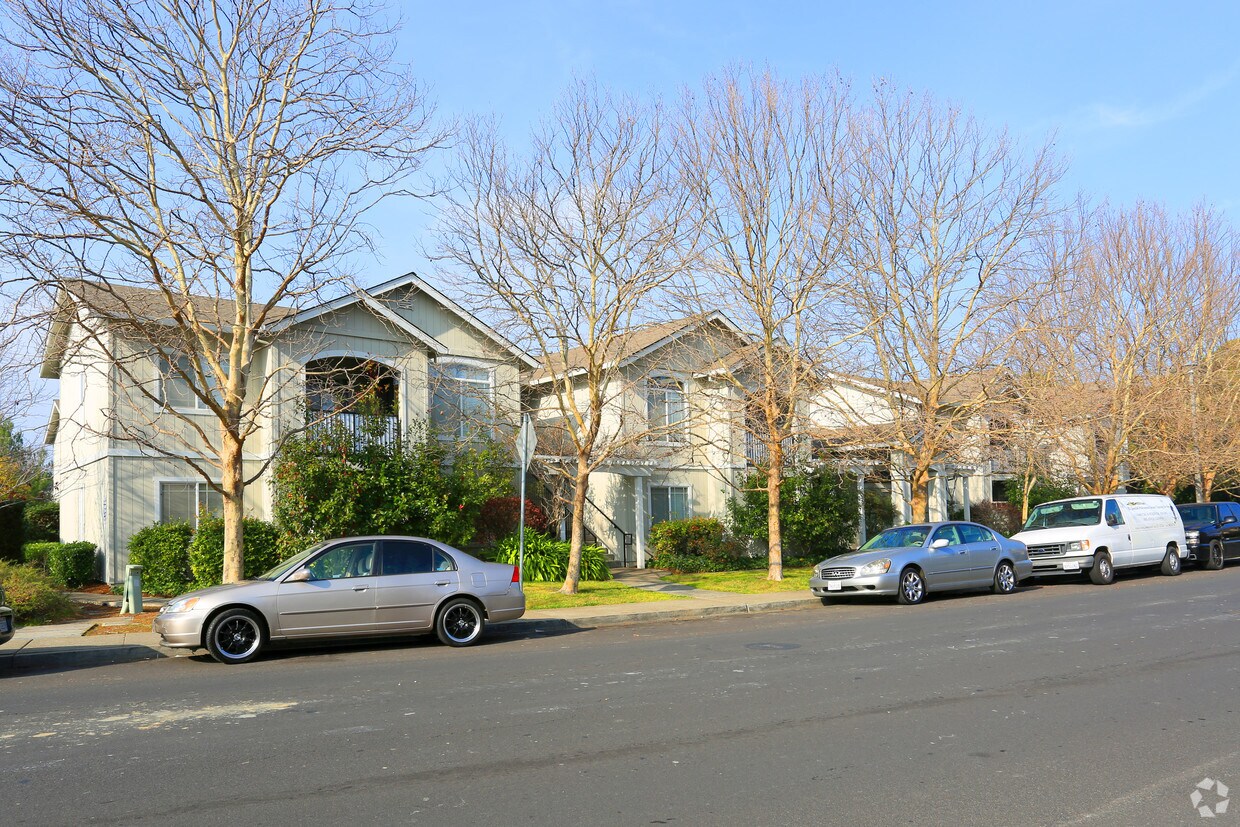 Foto principal - Baypoint Apartments