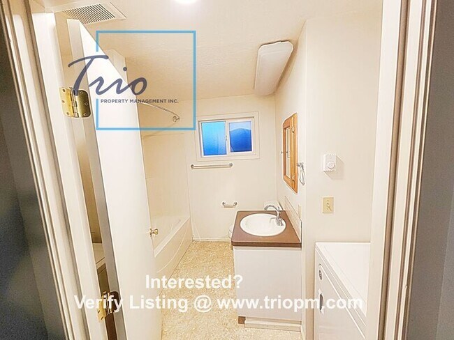 Foto del edificio - 817 E 35th Pl