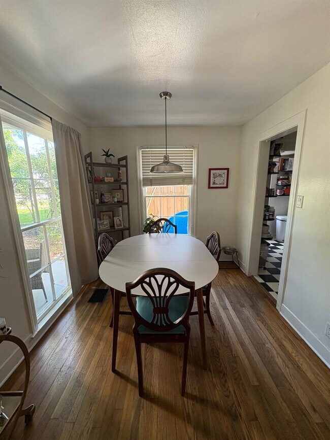 Foto del edificio - 2403 Jarratt Ave