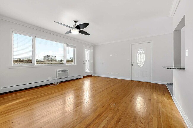Foto del edificio - 4386 Woodland Ave
