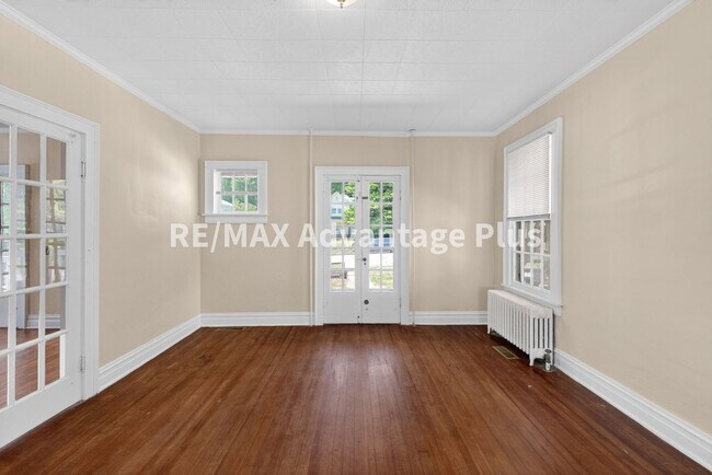Building Photo - 106 Grove St
