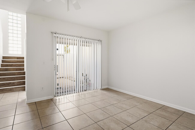 Foto del edificio - 5070 Elmhurst Rd