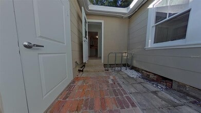 Building Photo - 321 NW 15th Terrace