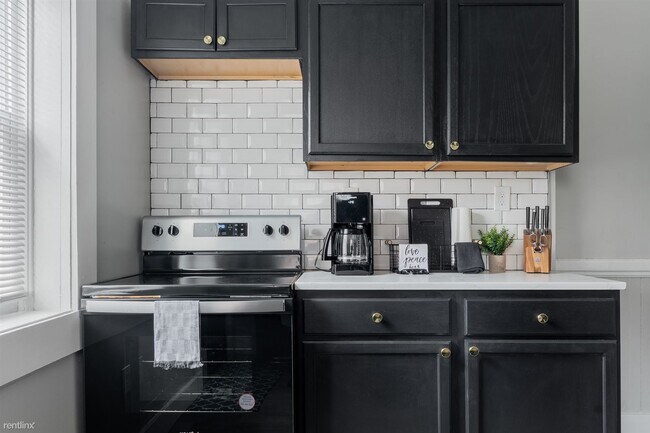 Foto del edificio - 3 br, 2 bath House - 2299 East 93rd Street