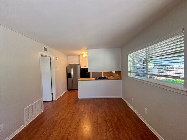 Building Photo - 5408 Sunshine Dr