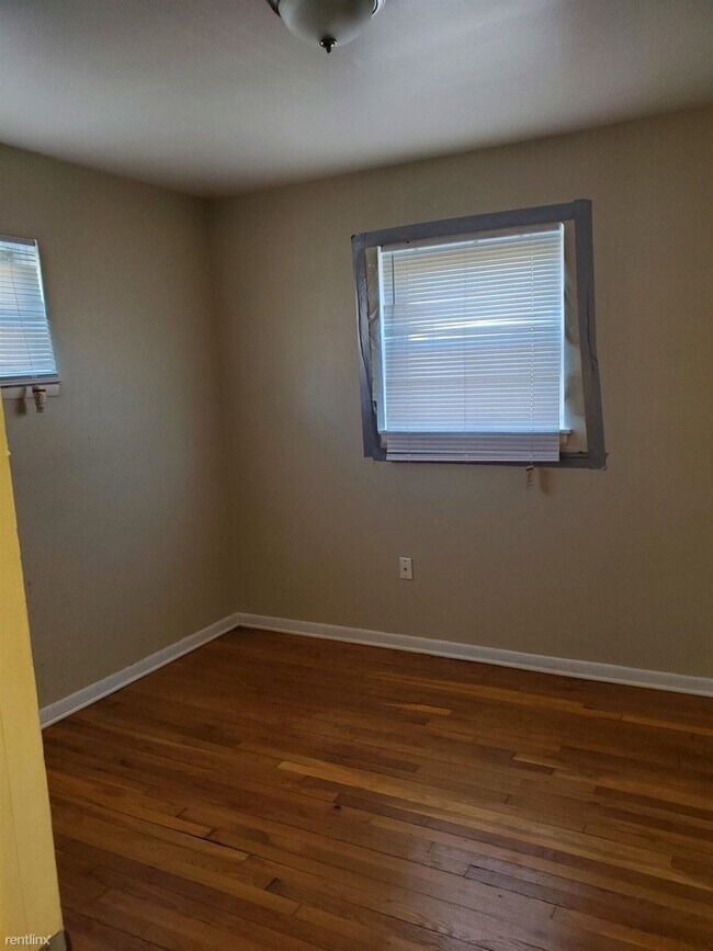 Building Photo - 3 br, 1 bath House - 2761 Woodruff Ln  1 B...