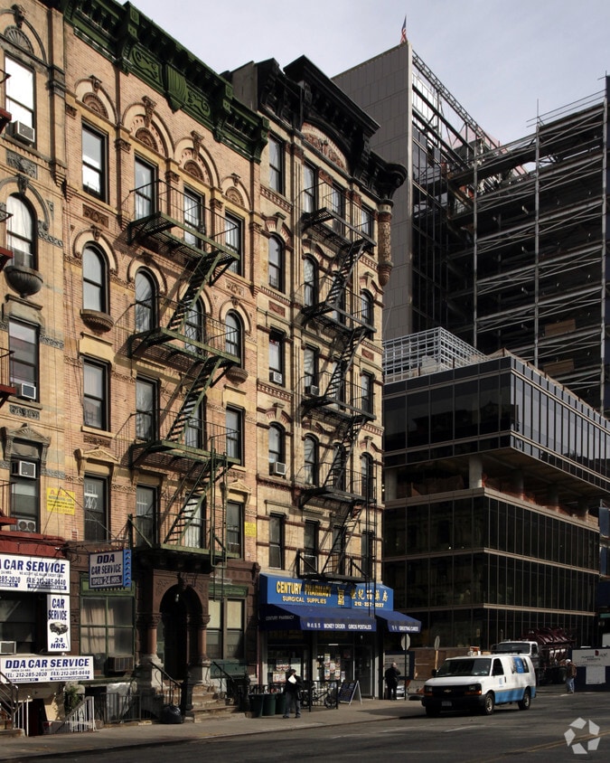 Building Photo - 225 Madison St