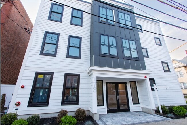 Building Photo - 173 Magnolia St