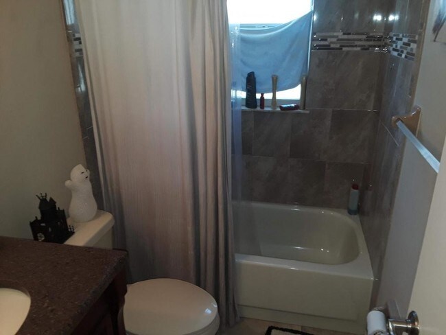 Foto del edificio - 1900 Peppertree Drive