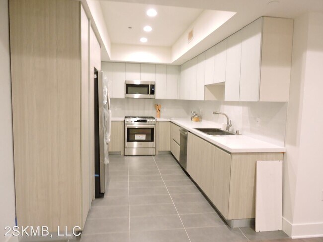 Foto del edificio - 8417 Blackburn Ave
