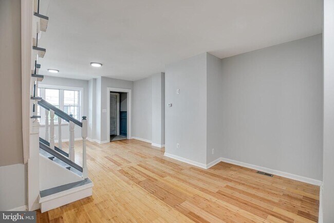 Foto del edificio - 5626 Lansdowne Ave