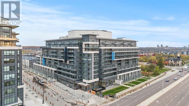 Building Photo - 395 Dundas St W
